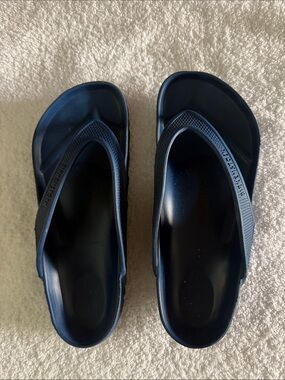 Women’s Birkenstock Blue Flip Flop Sandals Size 37 (7?)